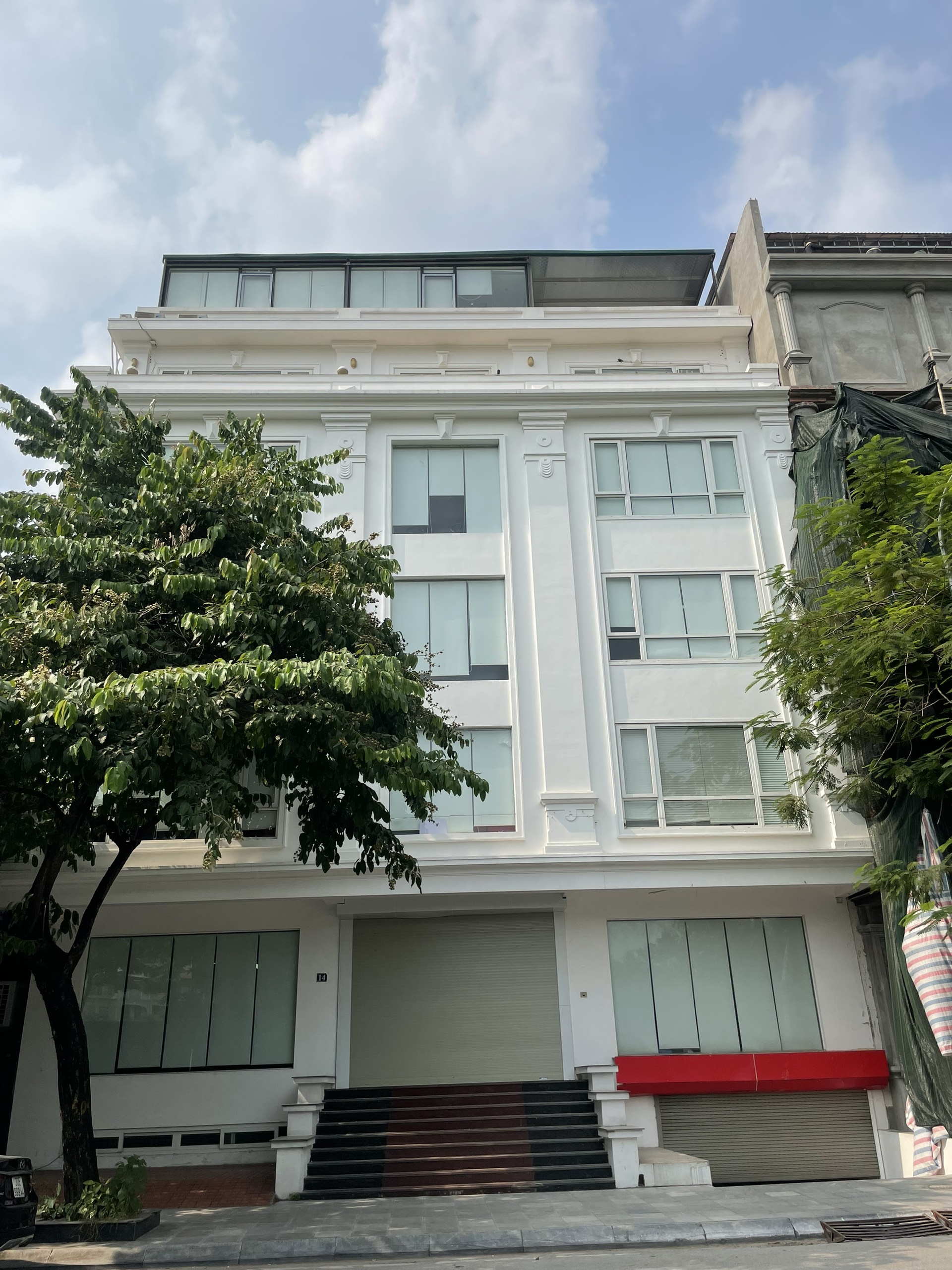 Bán tòa nhà mặt phố Trần Hưng Đạo, 250 m², mặt tiền 12 m