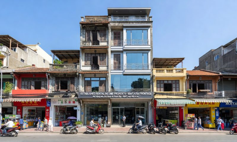 Tòa nhà mặt phố Xã Đàn